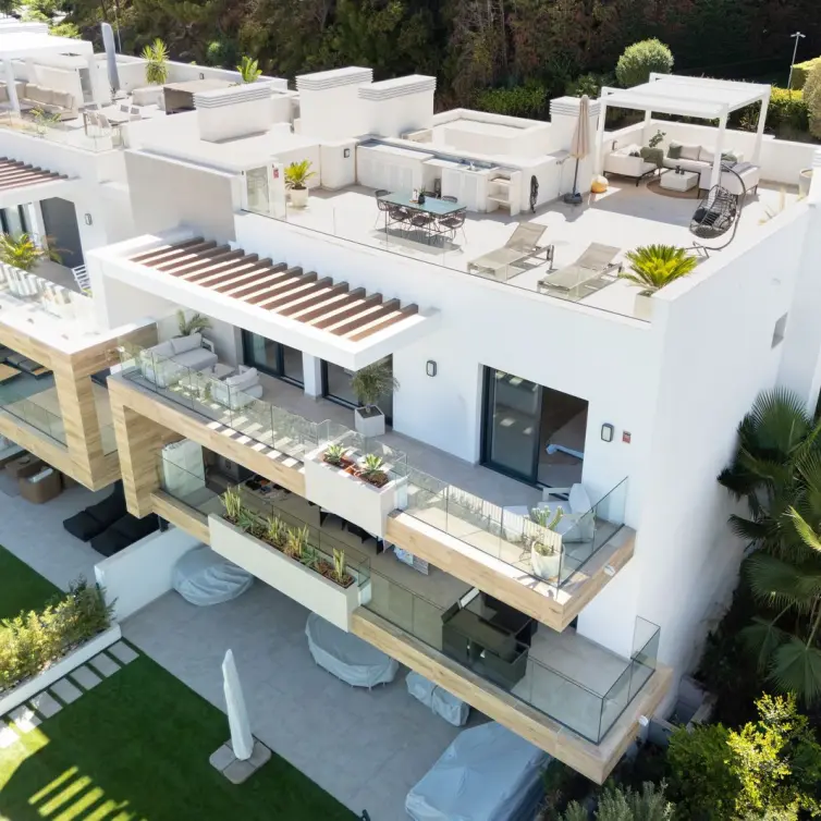 Sale of penthouse in New Golden Mile
