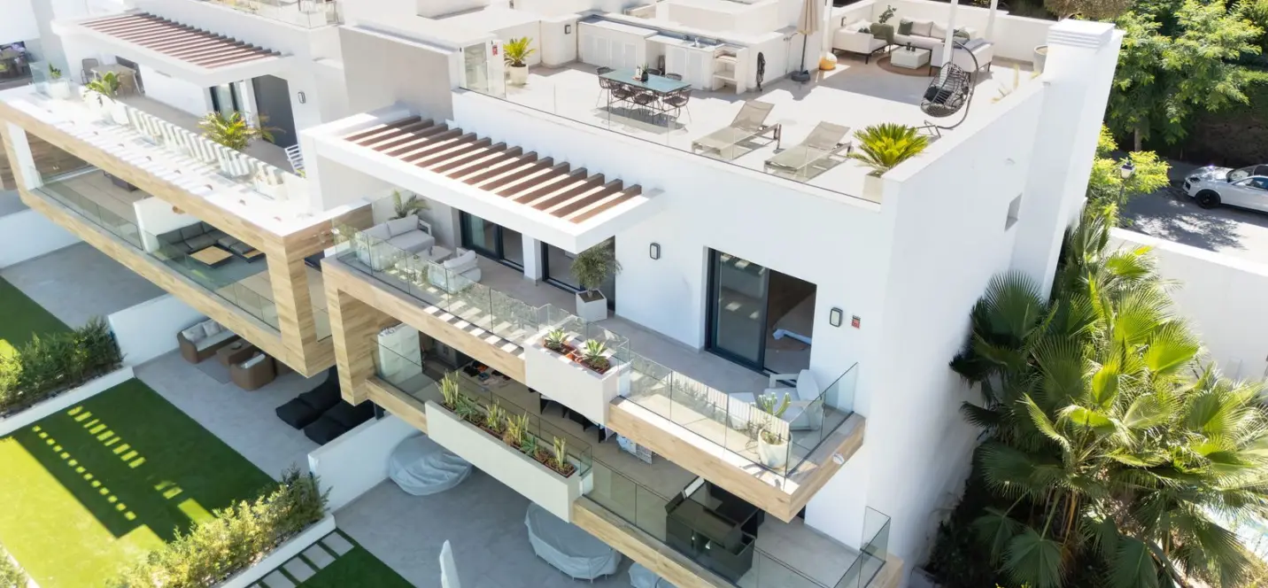 Sale of penthouse in New Golden Mile 1