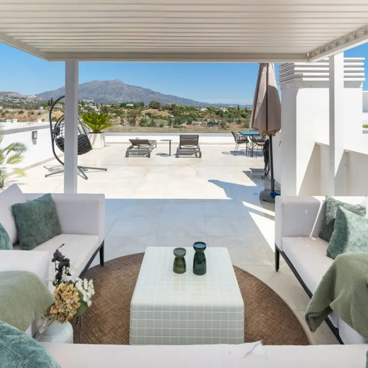 Sale of penthouse in New Golden Mile