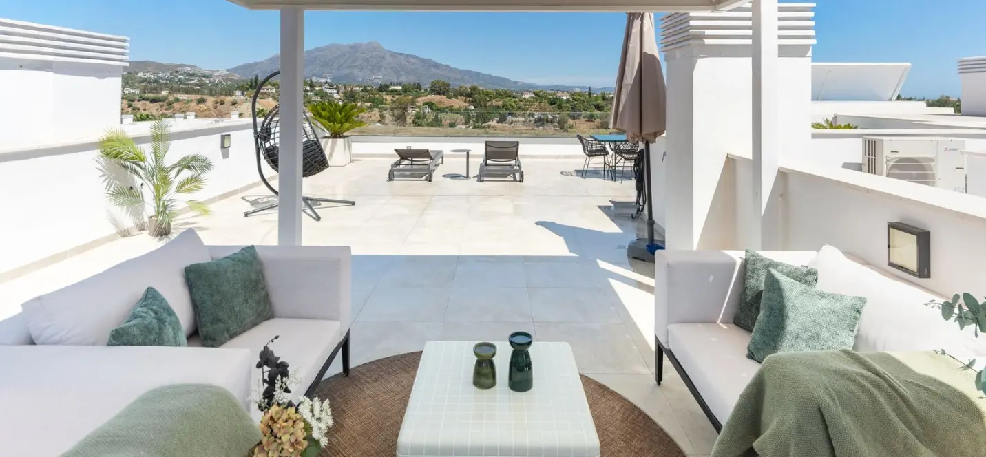 Sale of penthouse in New Golden Mile 2
