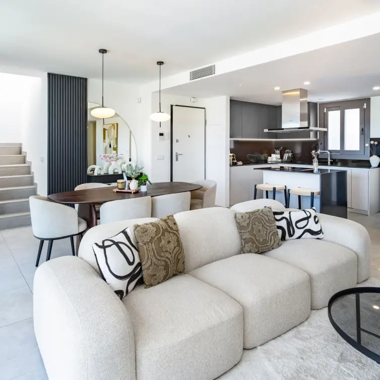 Sale of penthouse in New Golden Mile