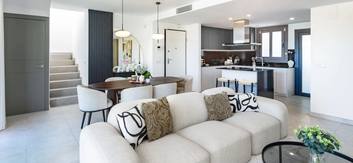 Sale of penthouse in New Golden Mile 4