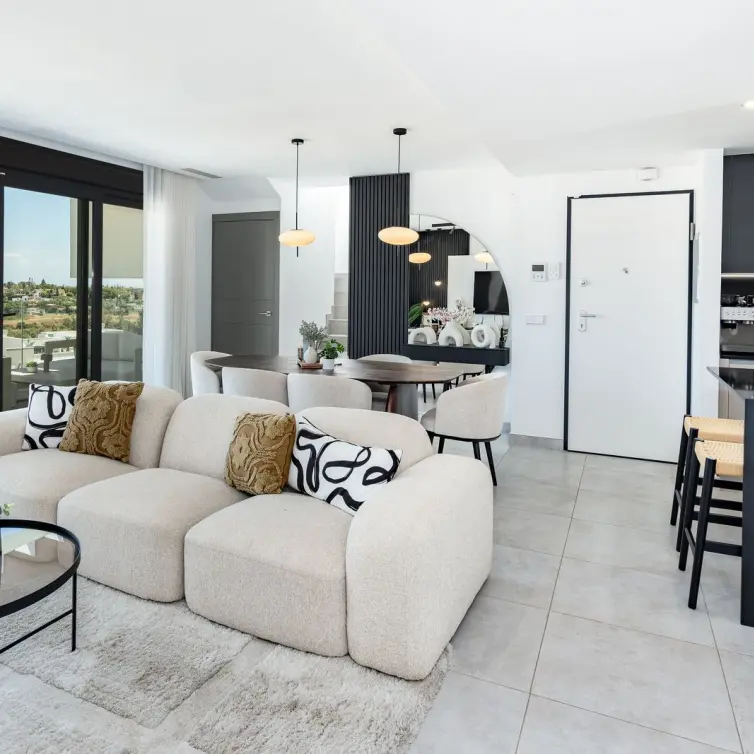Sale of penthouse in New Golden Mile