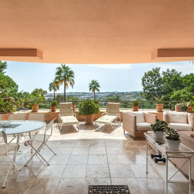 Venta de apartamento en planta media en Nueva Andalucía