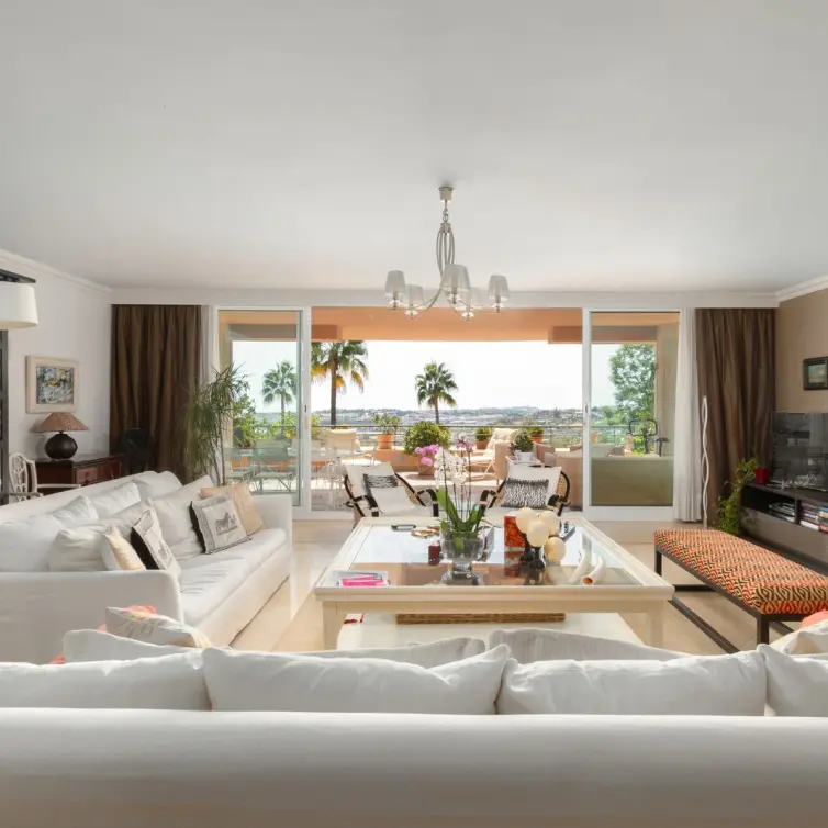 Venta de apartamento en planta media en Nueva Andalucía