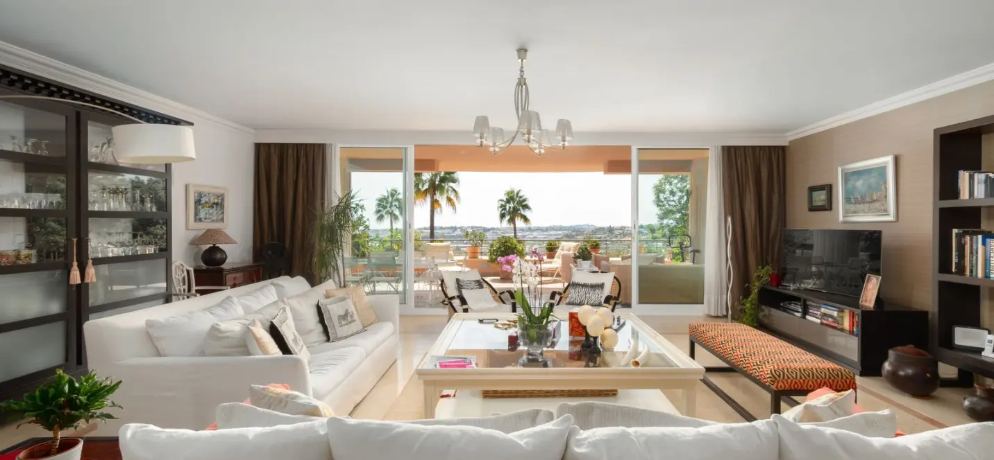 Sale of middle floor apartment in Nueva Andalucía 1