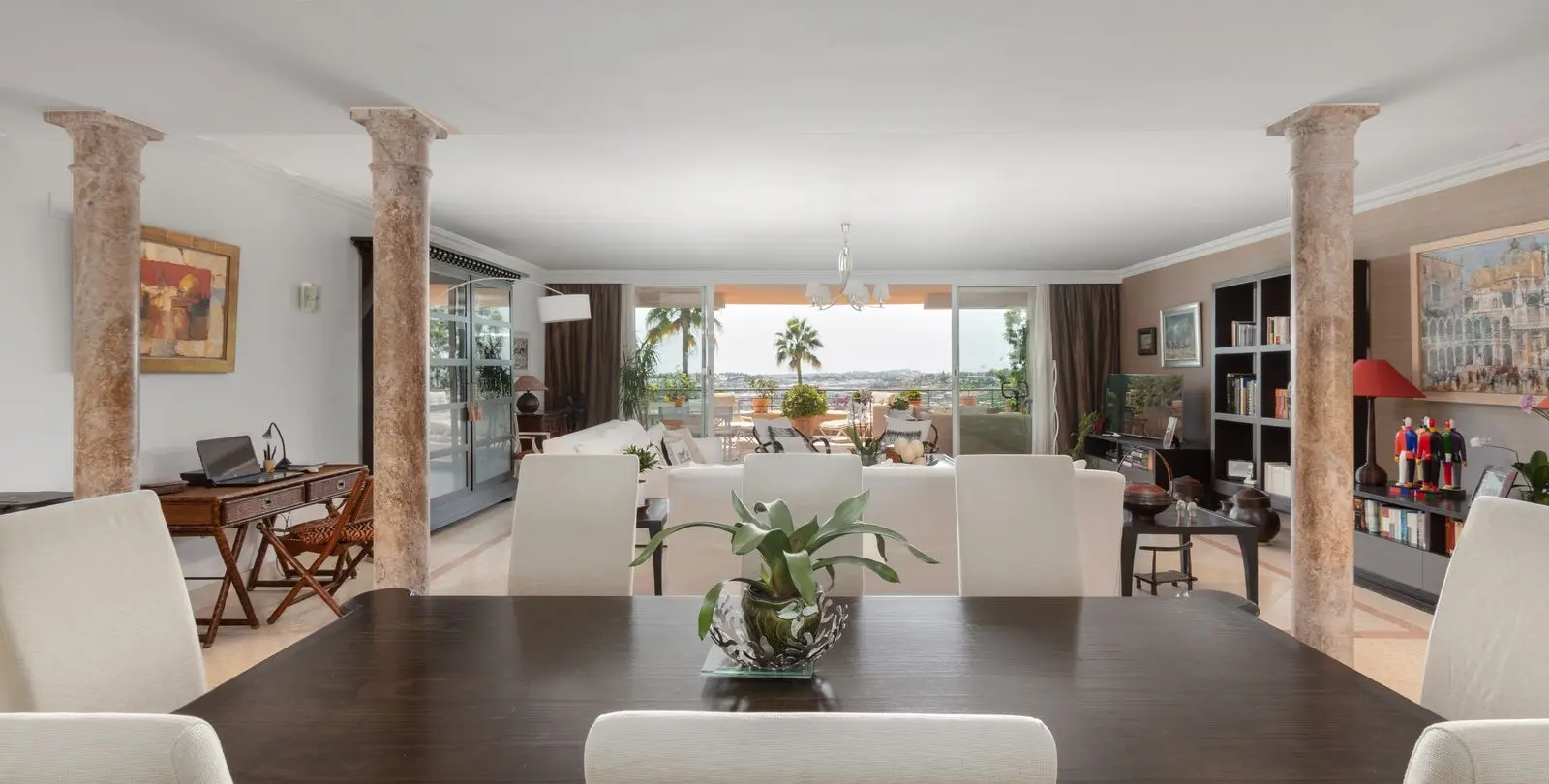 Sale of middle floor apartment in Nueva Andalucía 3