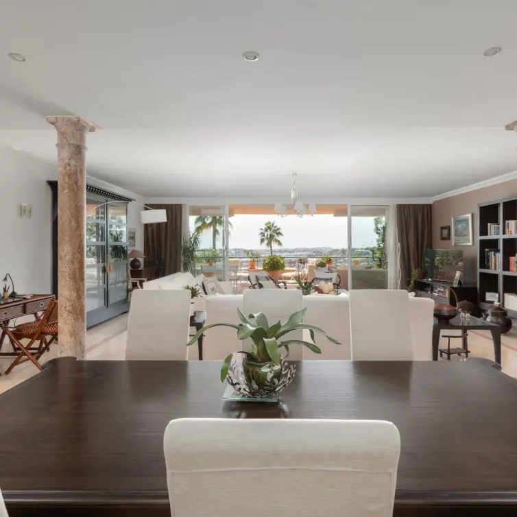 Venta de apartamento en planta media en Nueva Andalucía