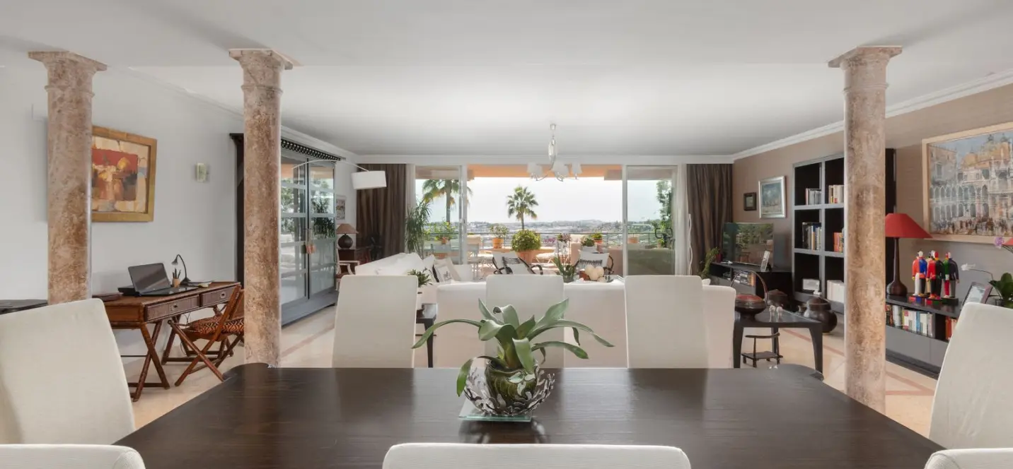 Sale of middle floor apartment in Nueva Andalucía 2