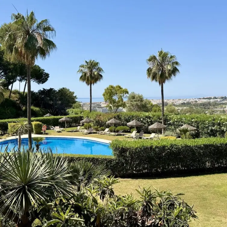 Venta de apartamento en planta media en Nueva Andalucía
