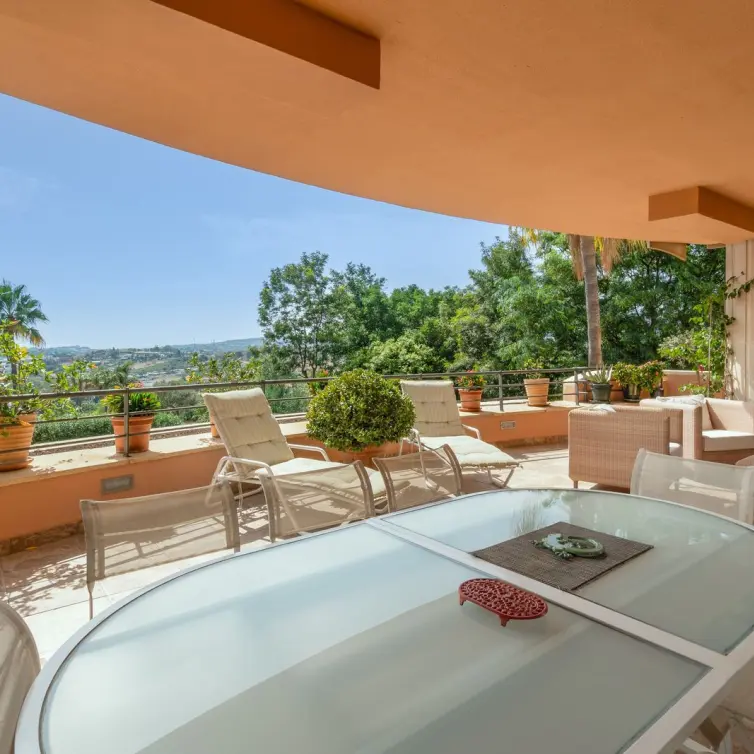 Venta de apartamento en planta media en Nueva Andalucía