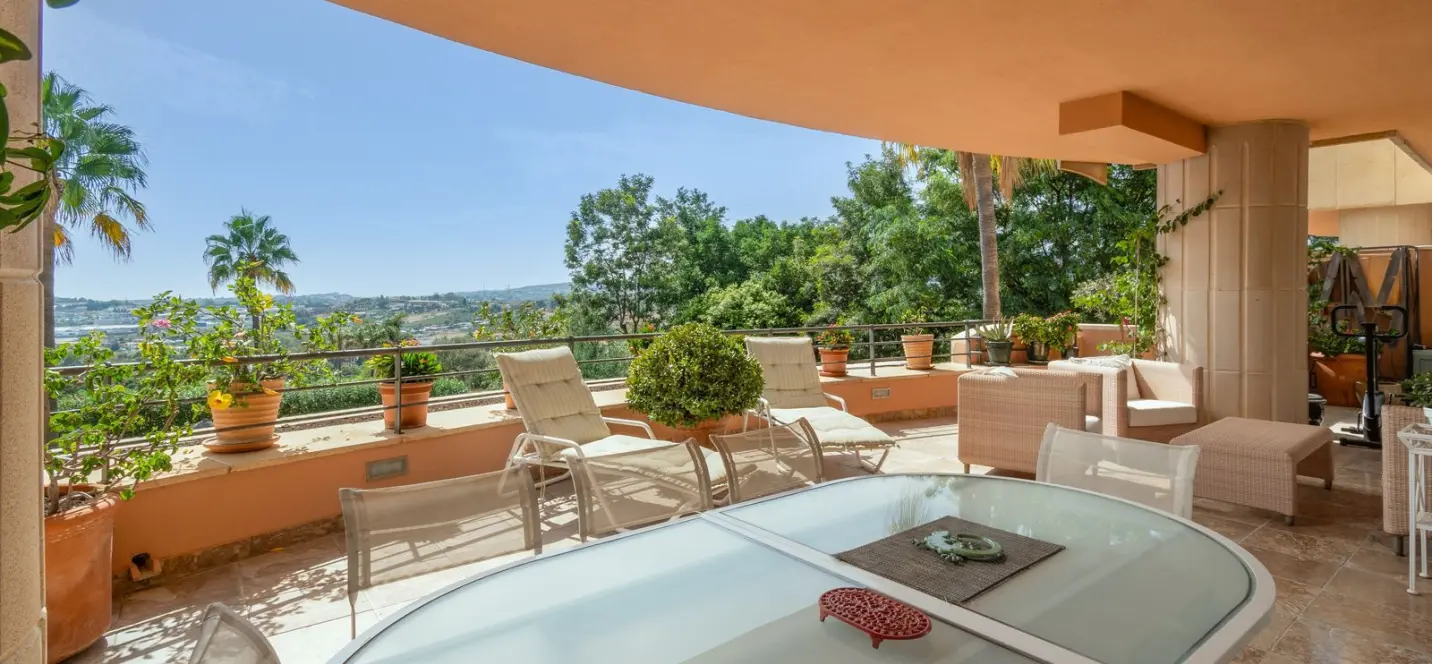 Sale of middle floor apartment in Nueva Andalucía 4