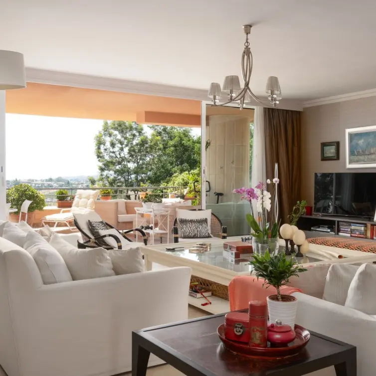 Venta de apartamento en planta media en Nueva Andalucía