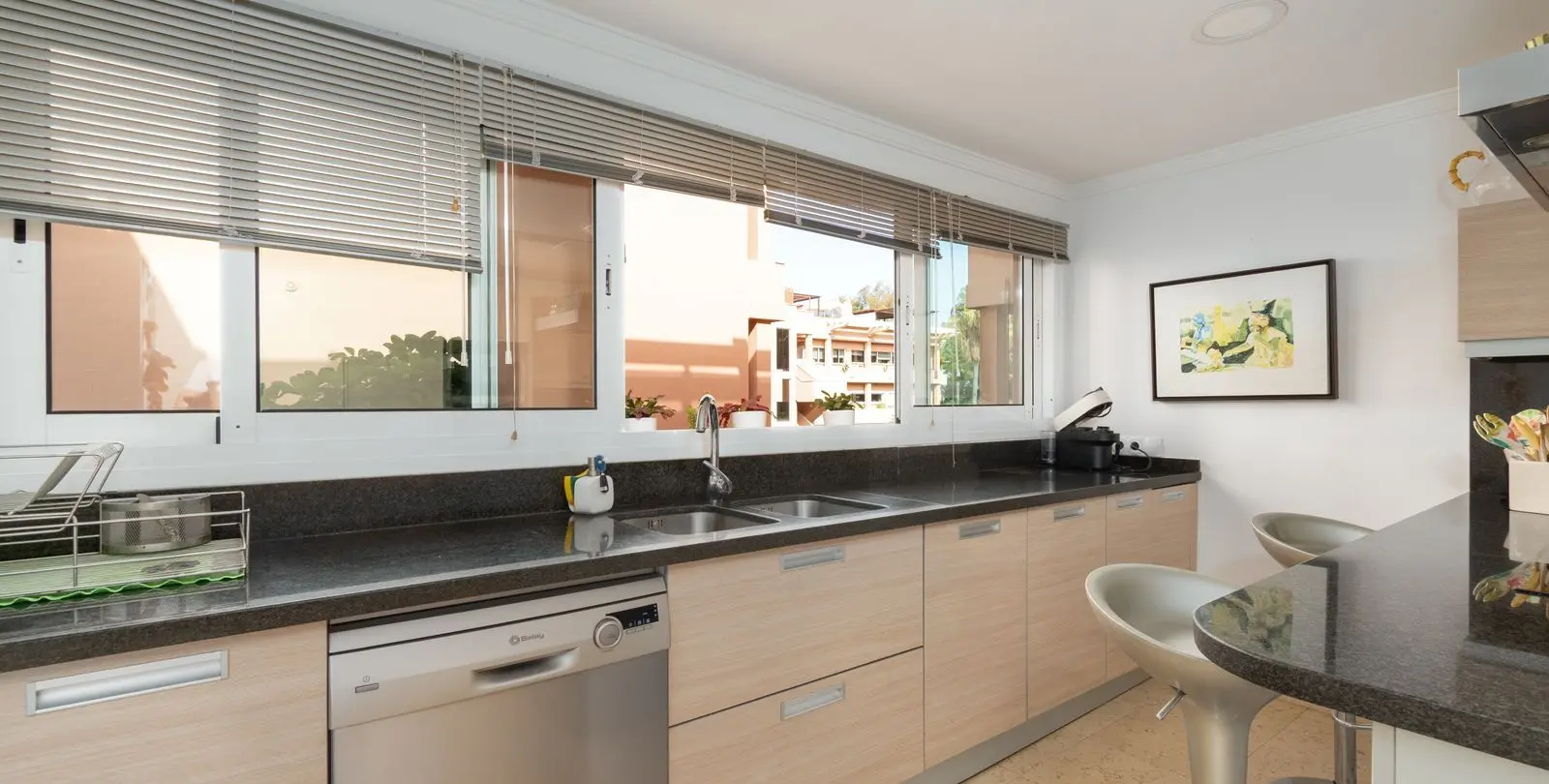 Sale of middle floor apartment in Nueva Andalucía 8