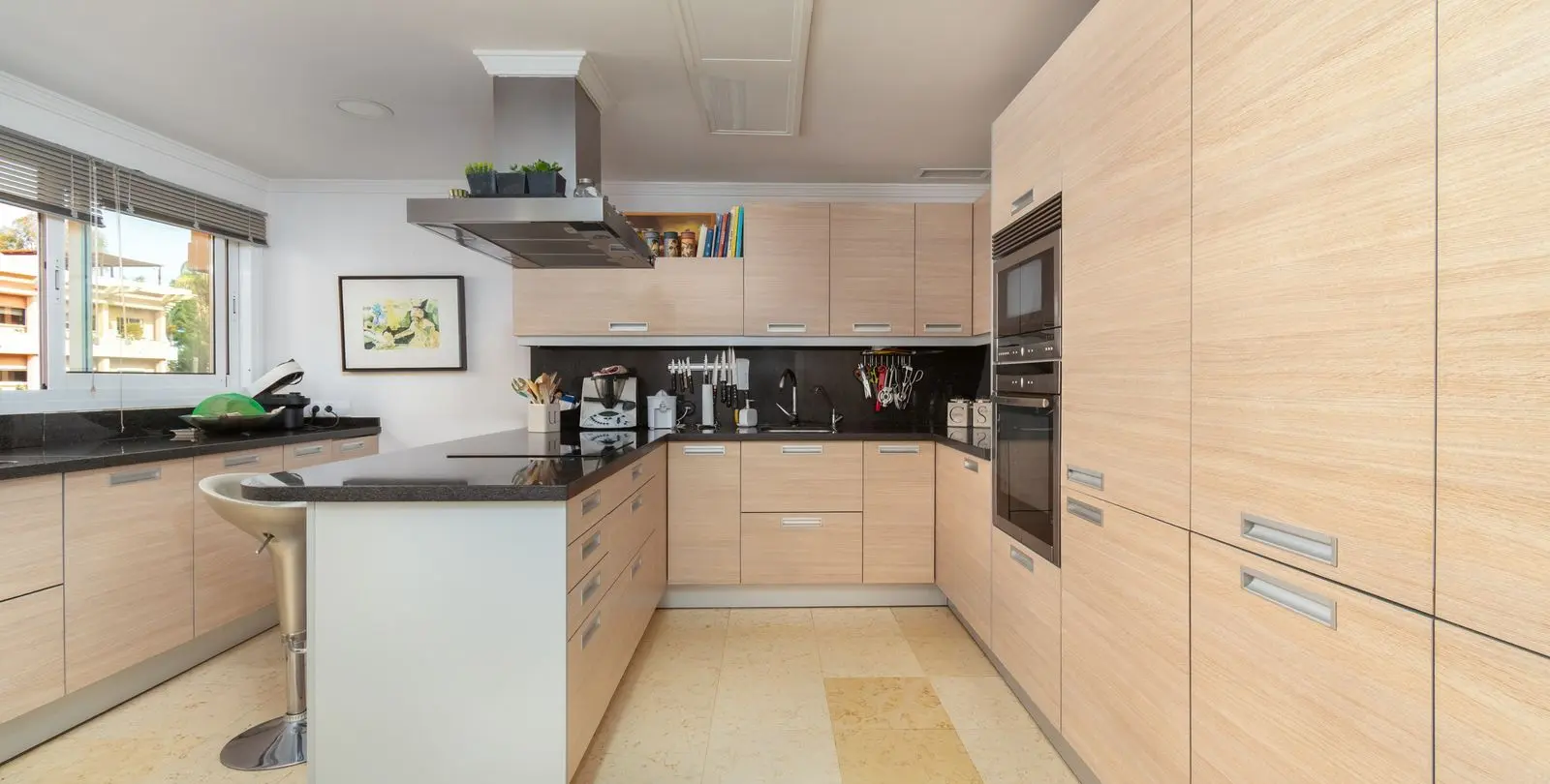 Sale of middle floor apartment in Nueva Andalucía 9