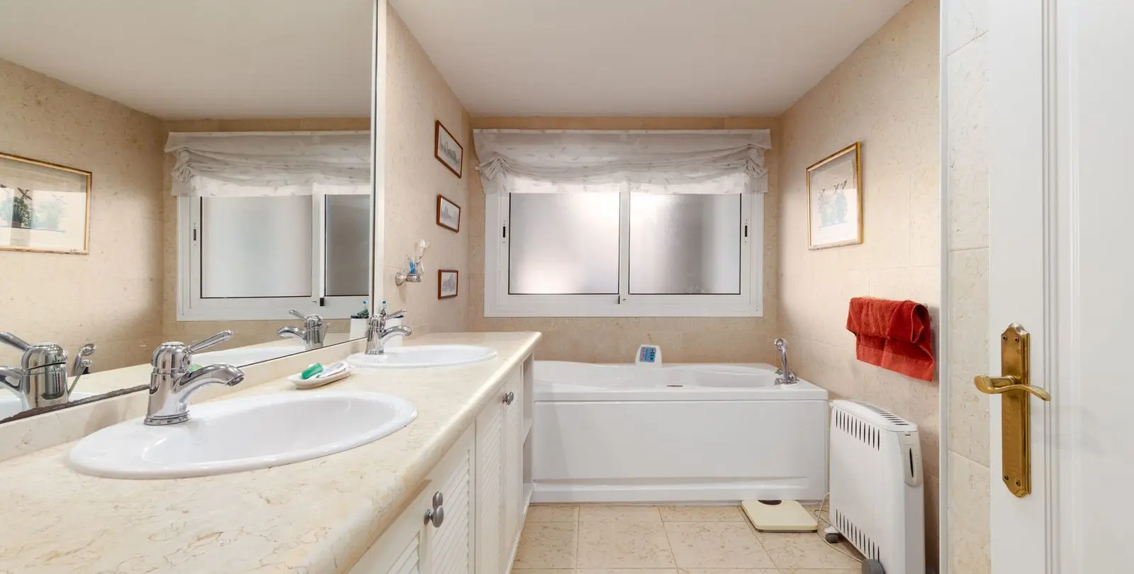 Sale of middle floor apartment in Nueva Andalucía 13