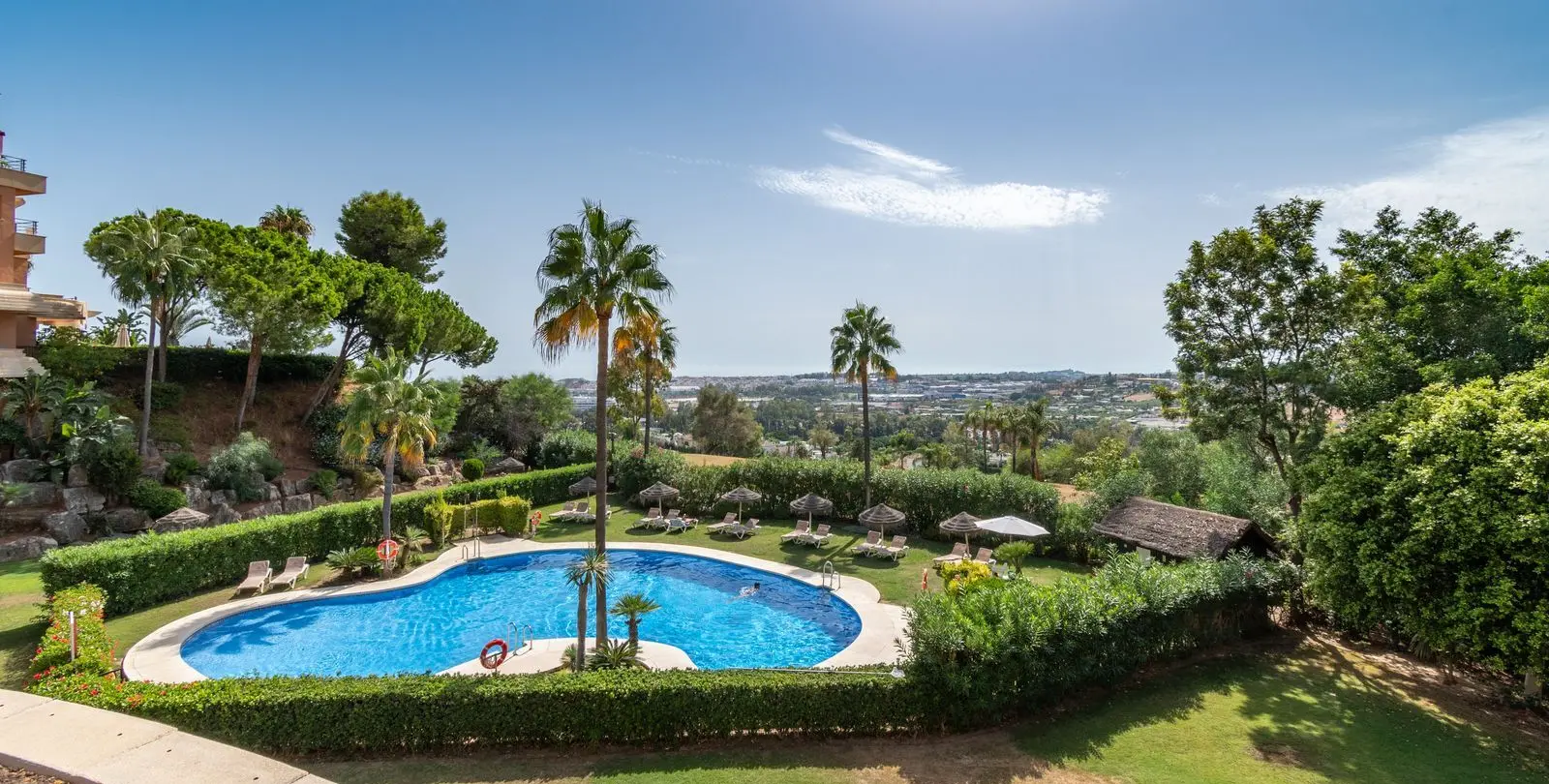 Sale of middle floor apartment in Nueva Andalucía 16