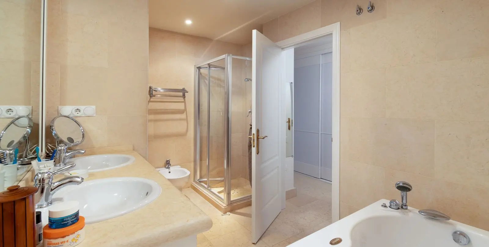 Sale of middle floor apartment in Nueva Andalucía 20