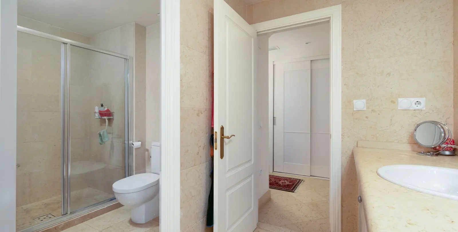 Sale of middle floor apartment in Nueva Andalucía 24