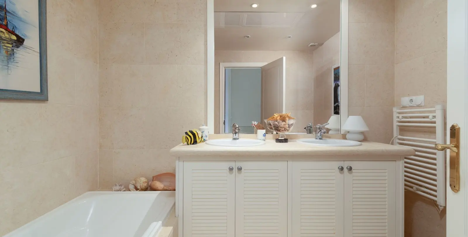 Sale of middle floor apartment in Nueva Andalucía 28