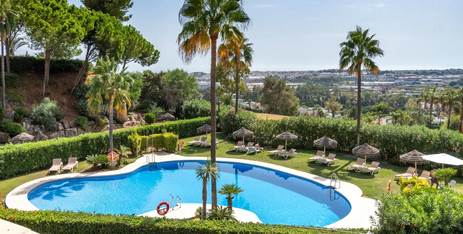 Sale of middle floor apartment in Nueva Andalucía 30