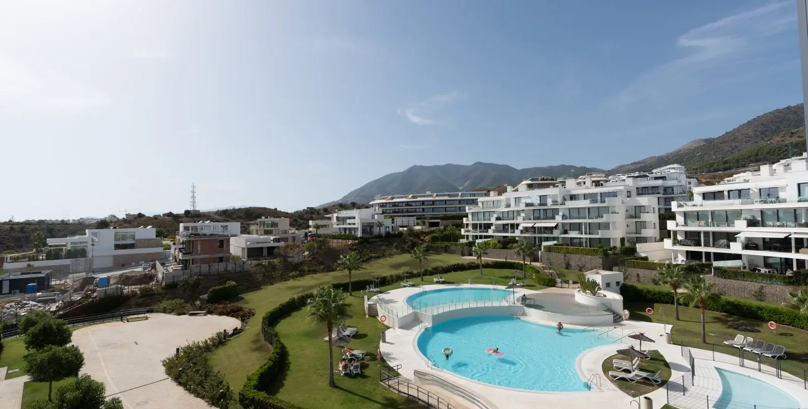 Sale of penthouse in Fuengirola 3