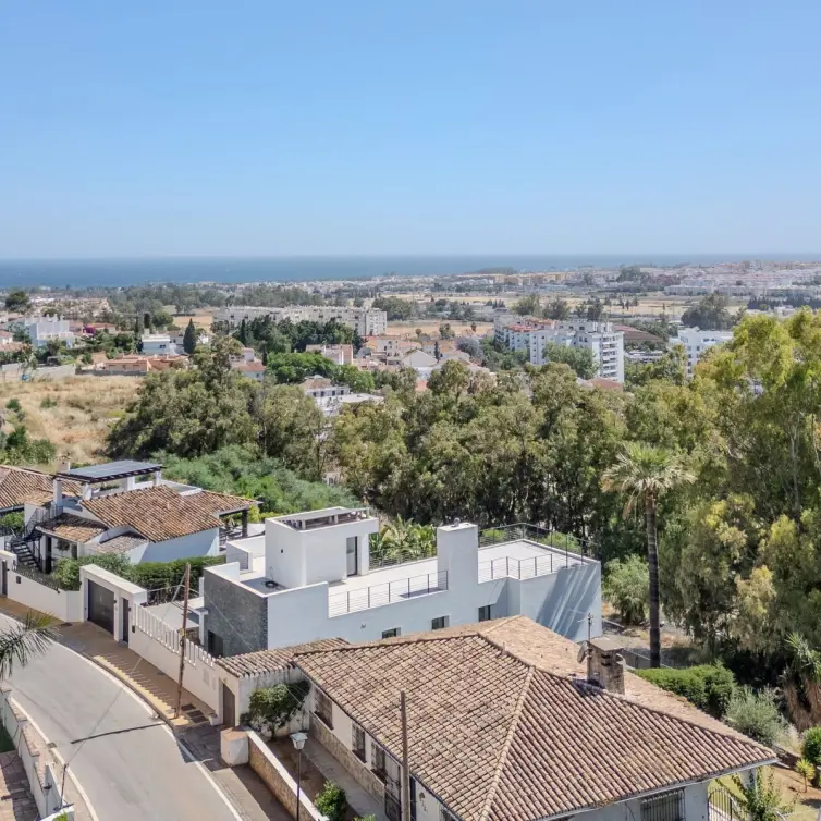 Продажа  отдельно стоящей виллы в Nueva Andalucía
