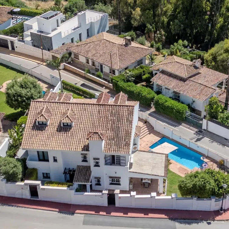 Sale of detached villa in Nueva Andalucía