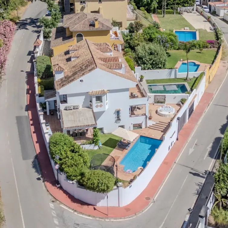Sale of detached villa in Nueva Andalucía