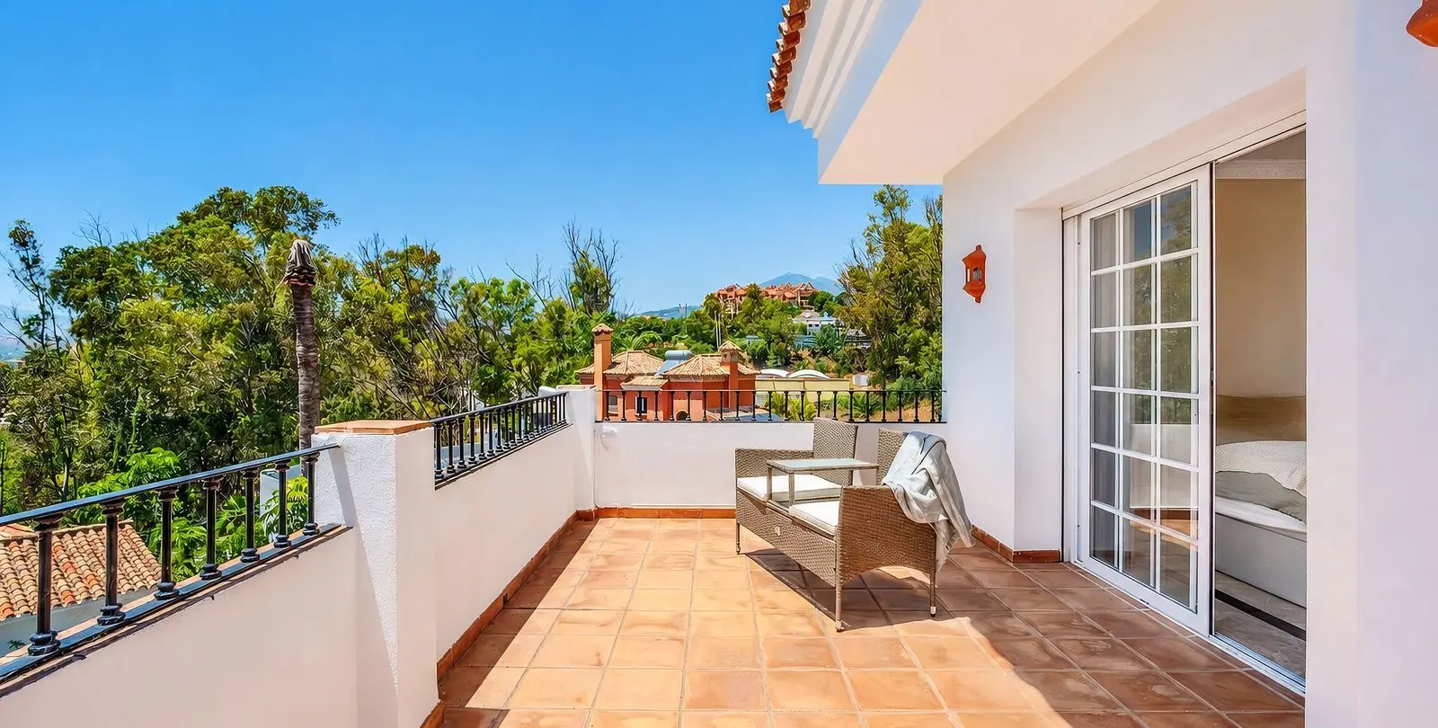 Sale of detached villa in Nueva Andalucía 37