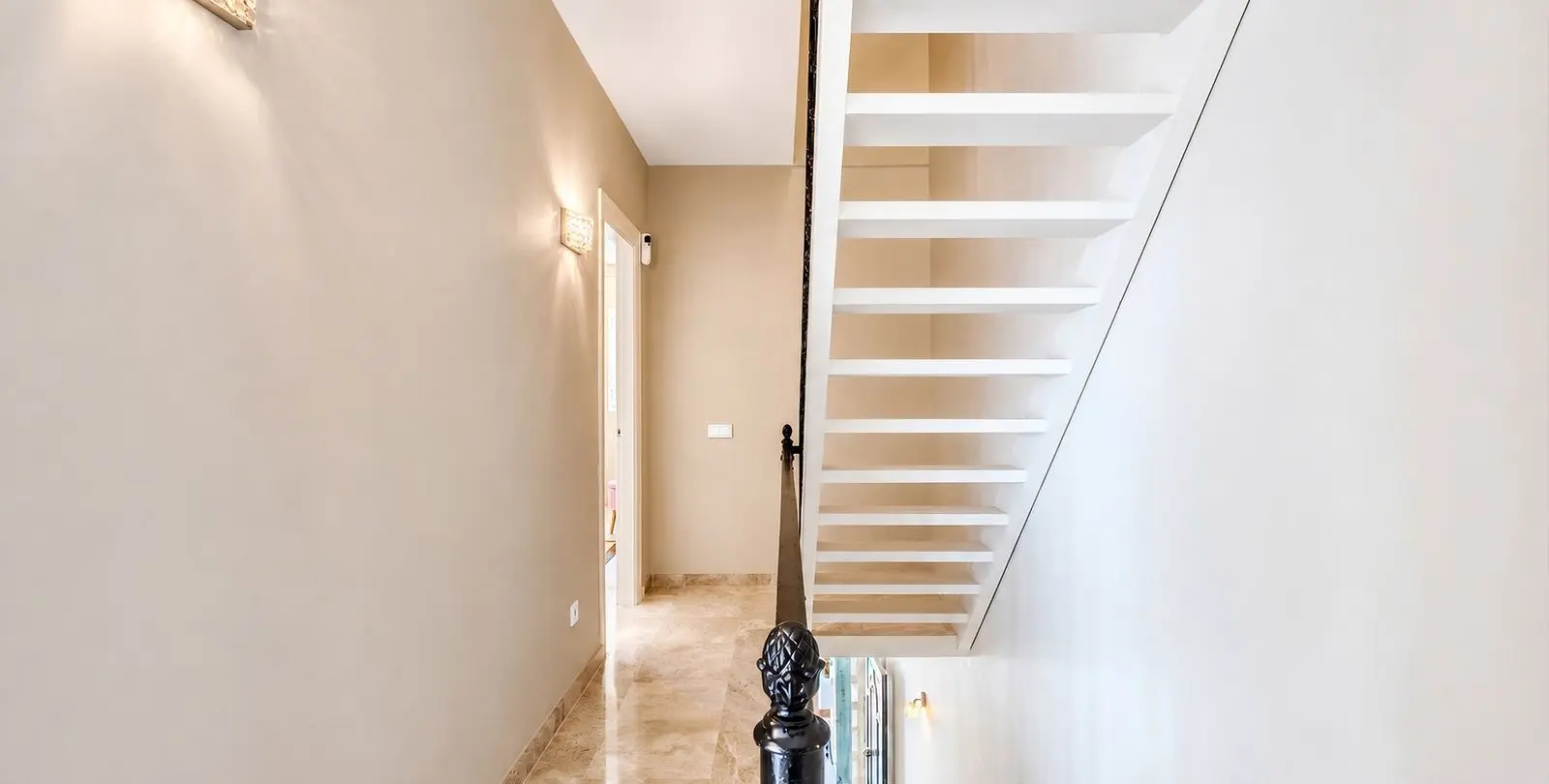 Sale of detached villa in Nueva Andalucía 40
