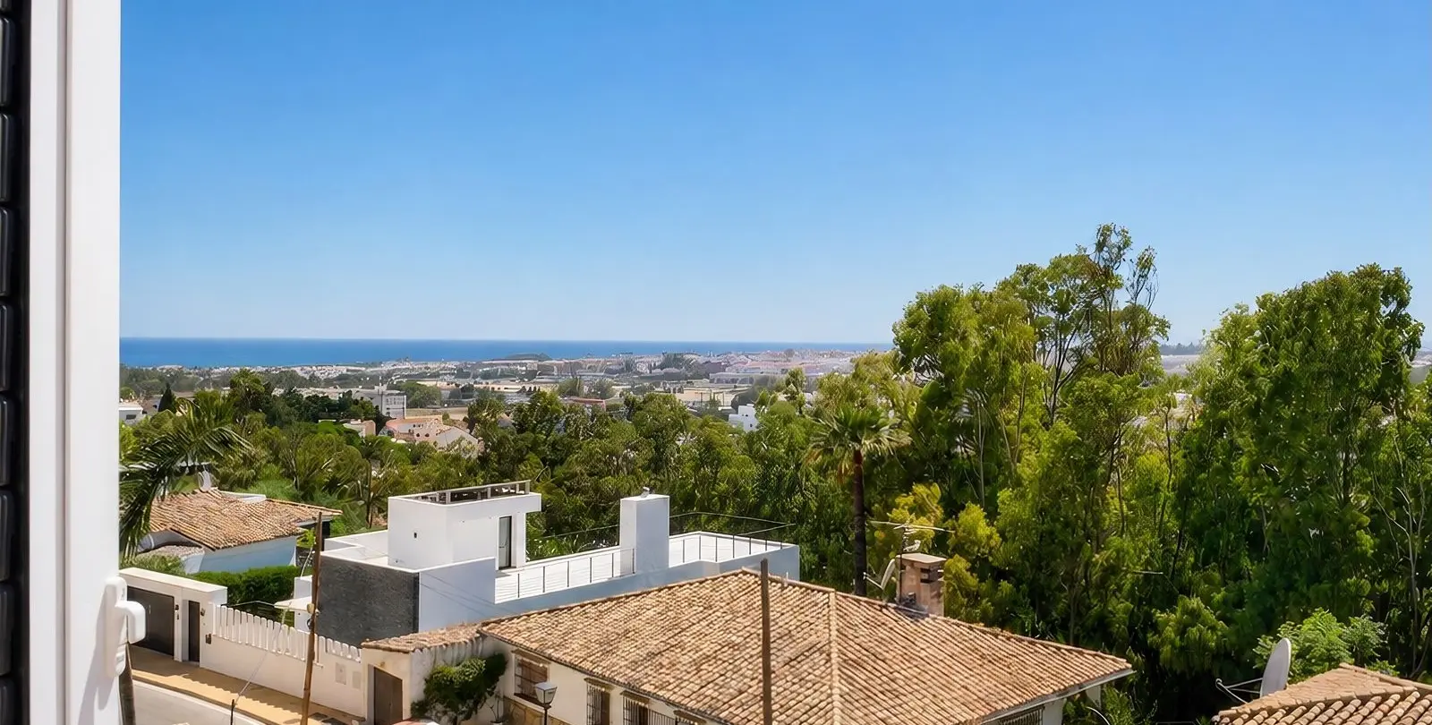 Sale of detached villa in Nueva Andalucía 43