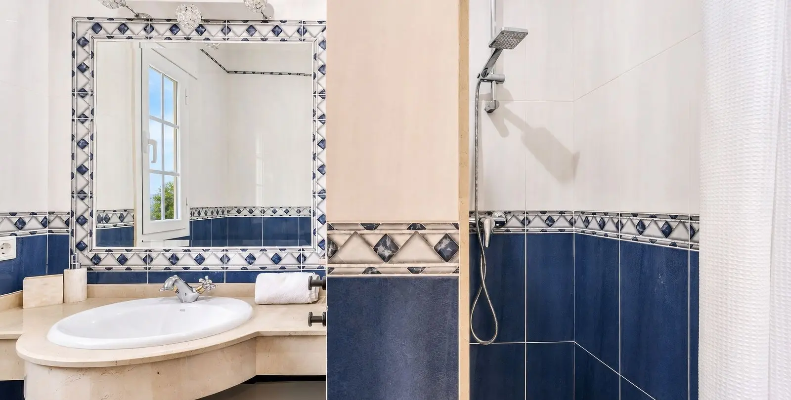 Sale of detached villa in Nueva Andalucía 51