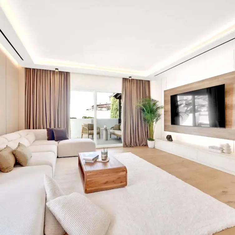 Venta de apartamento en planta media en Nagüeles