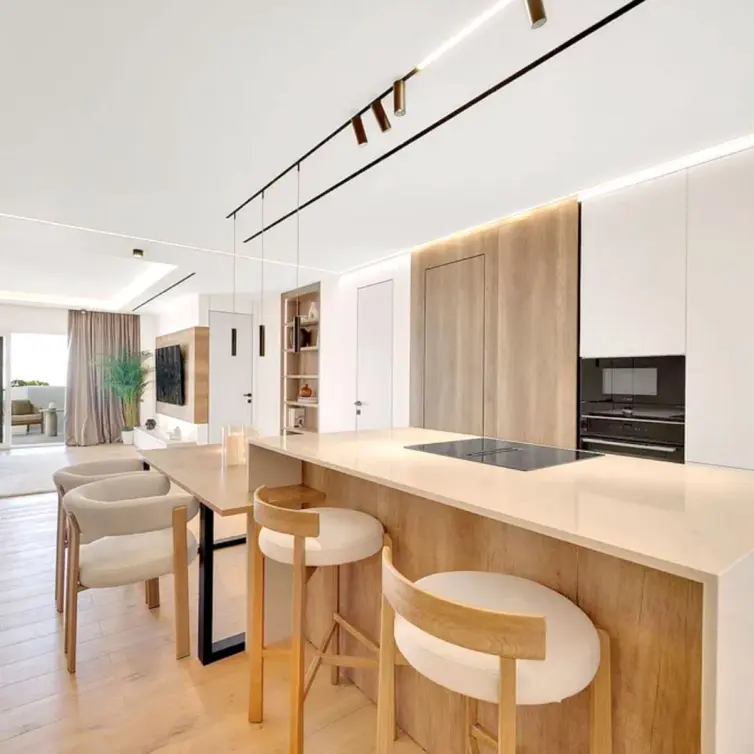 Venta de apartamento en planta media en Nagüeles