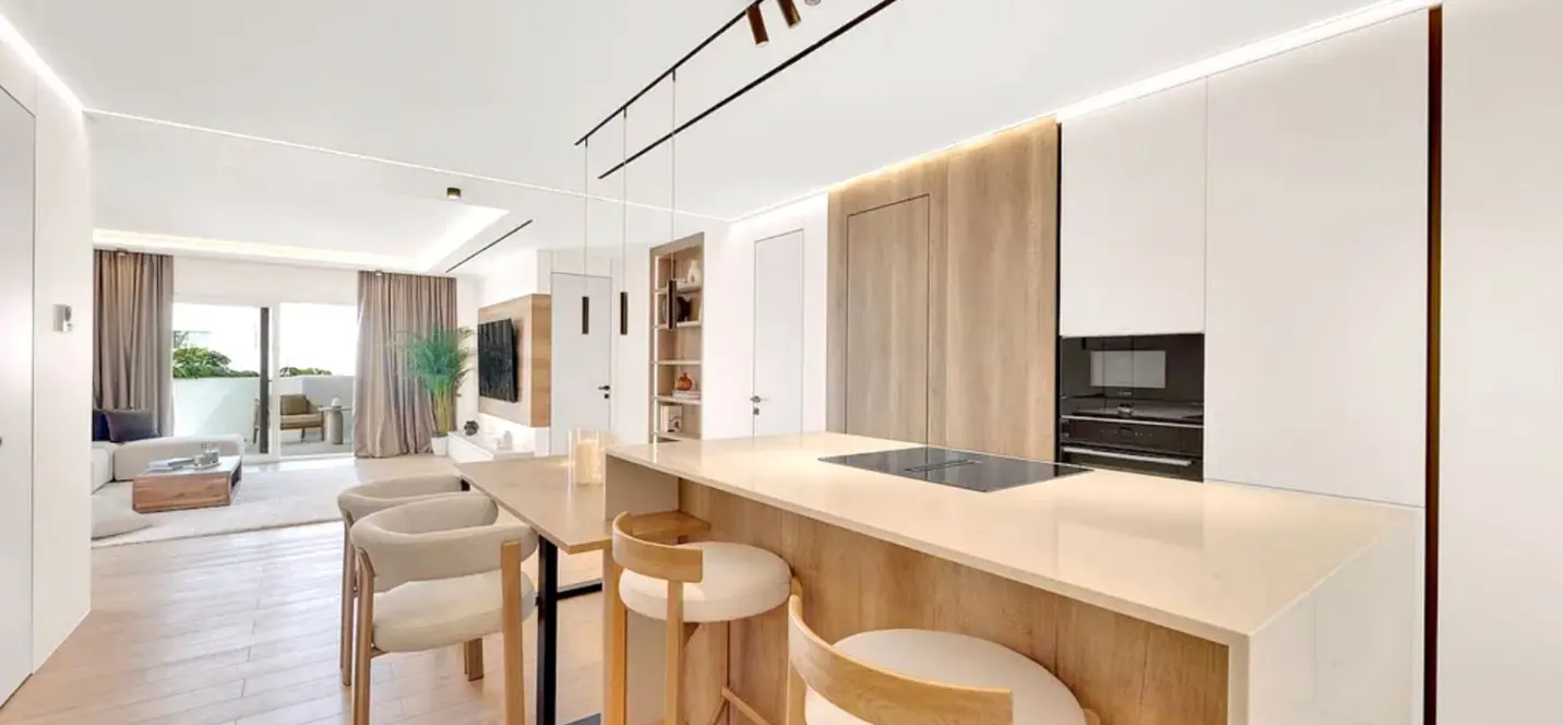 Venta de apartamento en planta media en Nagüeles 2