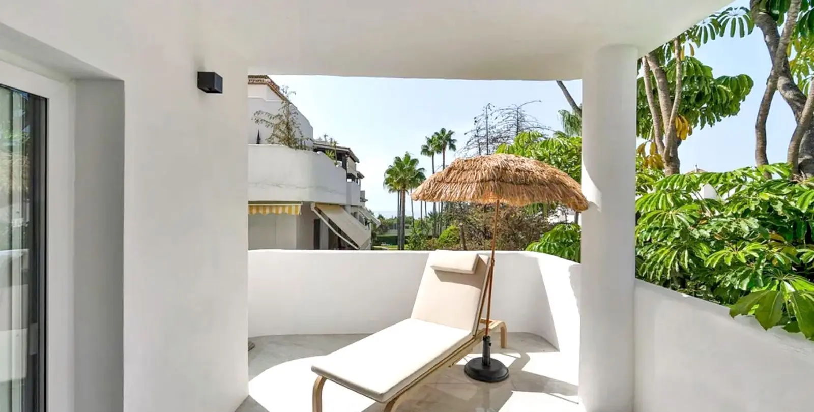 Venta de apartamento en planta media en Nagüeles 15
