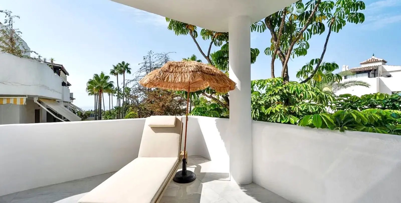 Venta de apartamento en planta media en Nagüeles 16