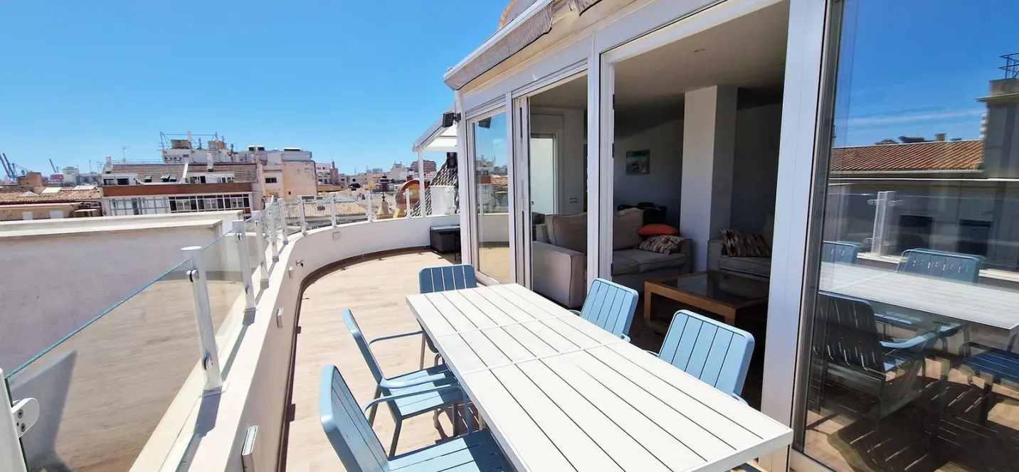 Sale of penthouse in Málaga 0