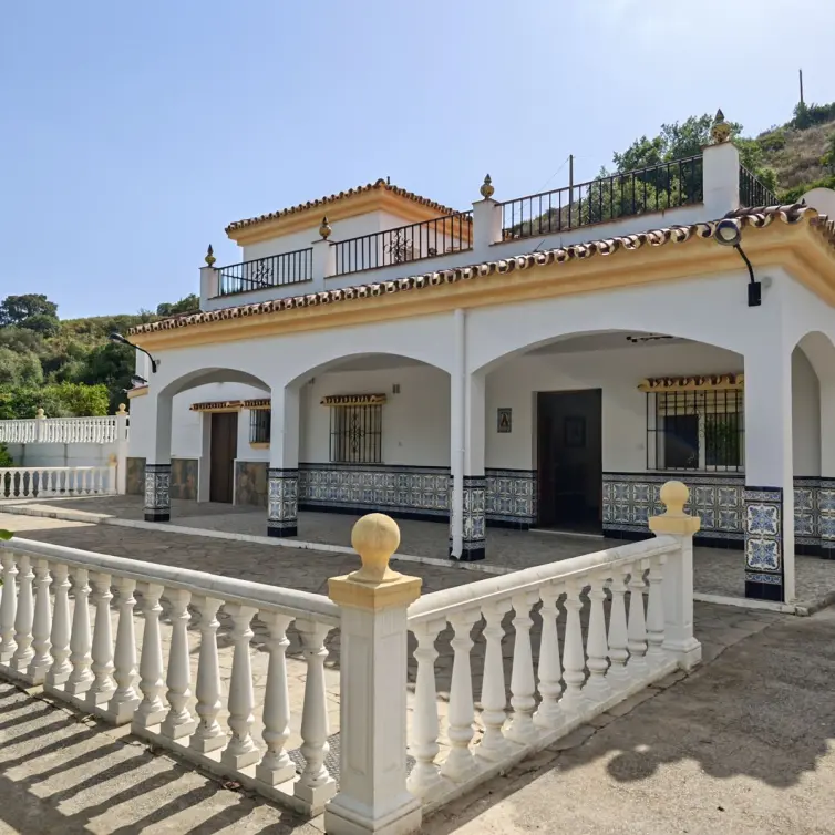 Venta de villa independiente en Estepona