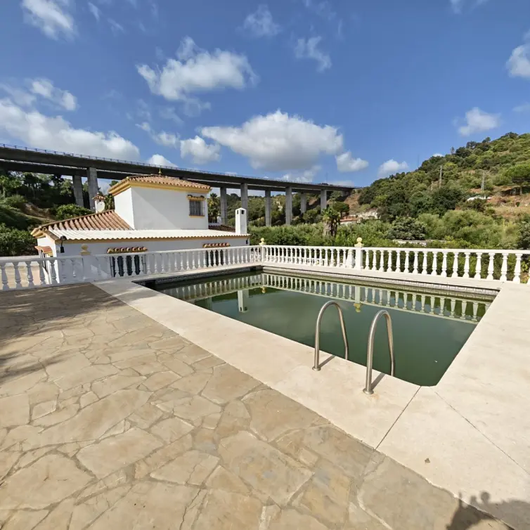 Venta de villa independiente en Estepona