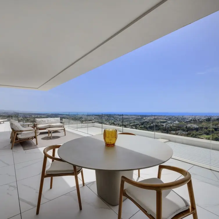 Venta de apartamento en planta media en La Quinta