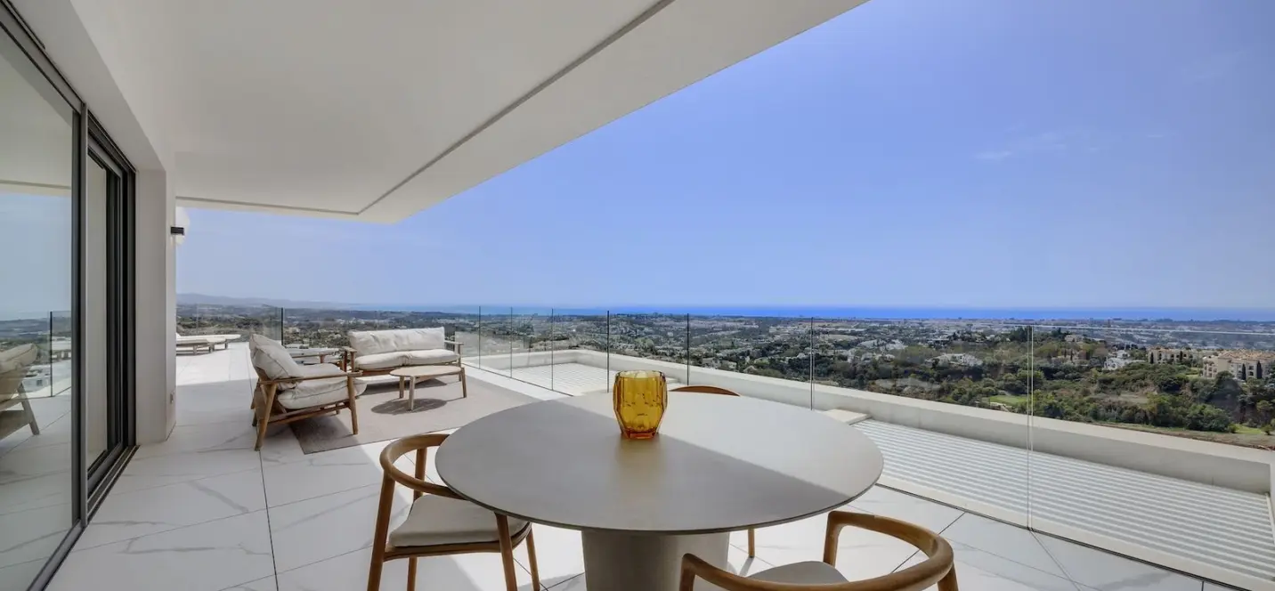 Venta de apartamento en planta media en La Quinta 0