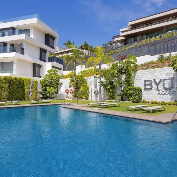 Venta de apartamento en planta media en La Quinta