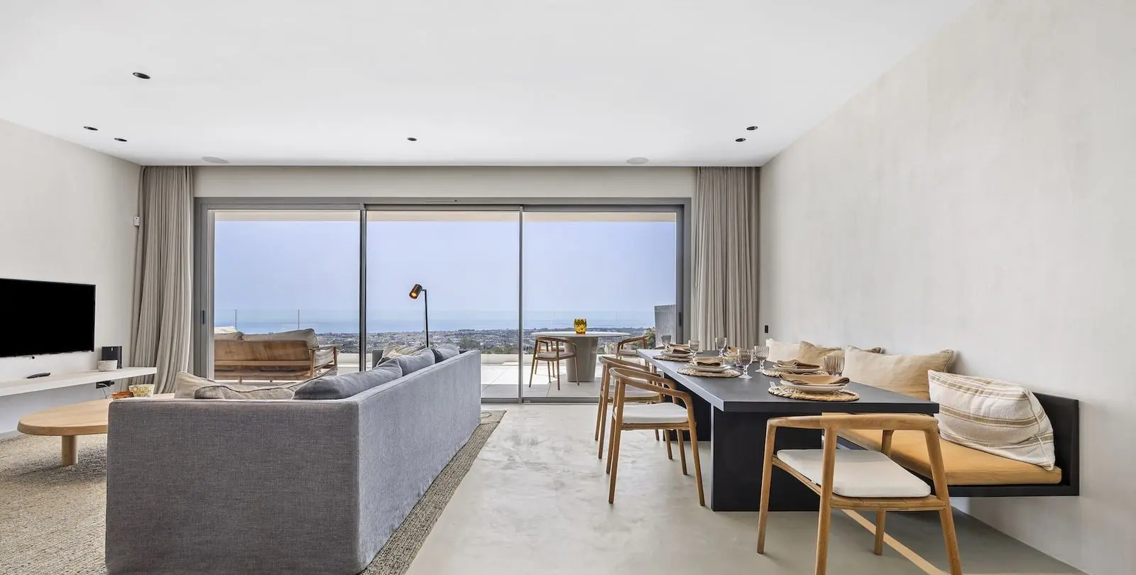 Venta de apartamento en planta media en La Quinta 3