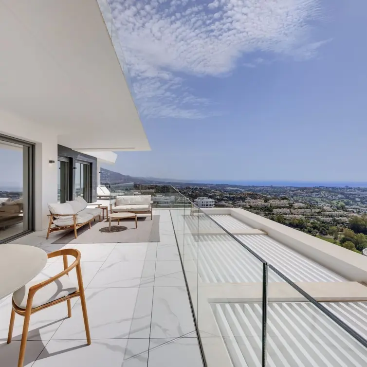 Venta de apartamento en planta media en La Quinta