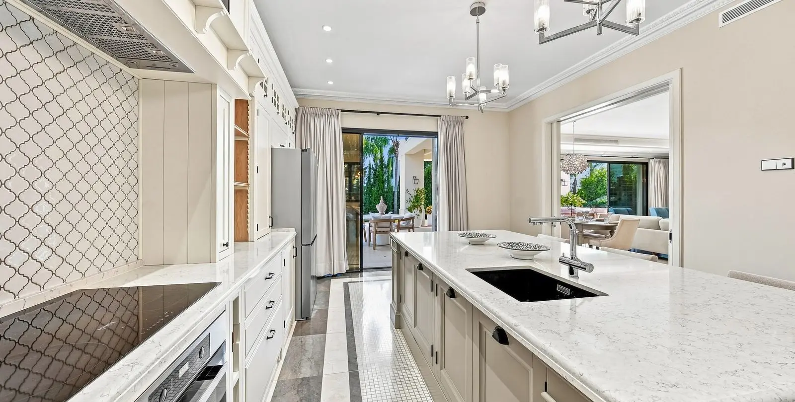 Venta de villa independiente en Los Flamingos 29