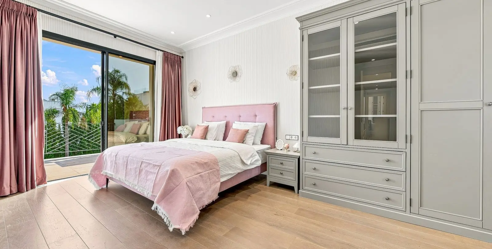 Venta de villa independiente en Los Flamingos 71