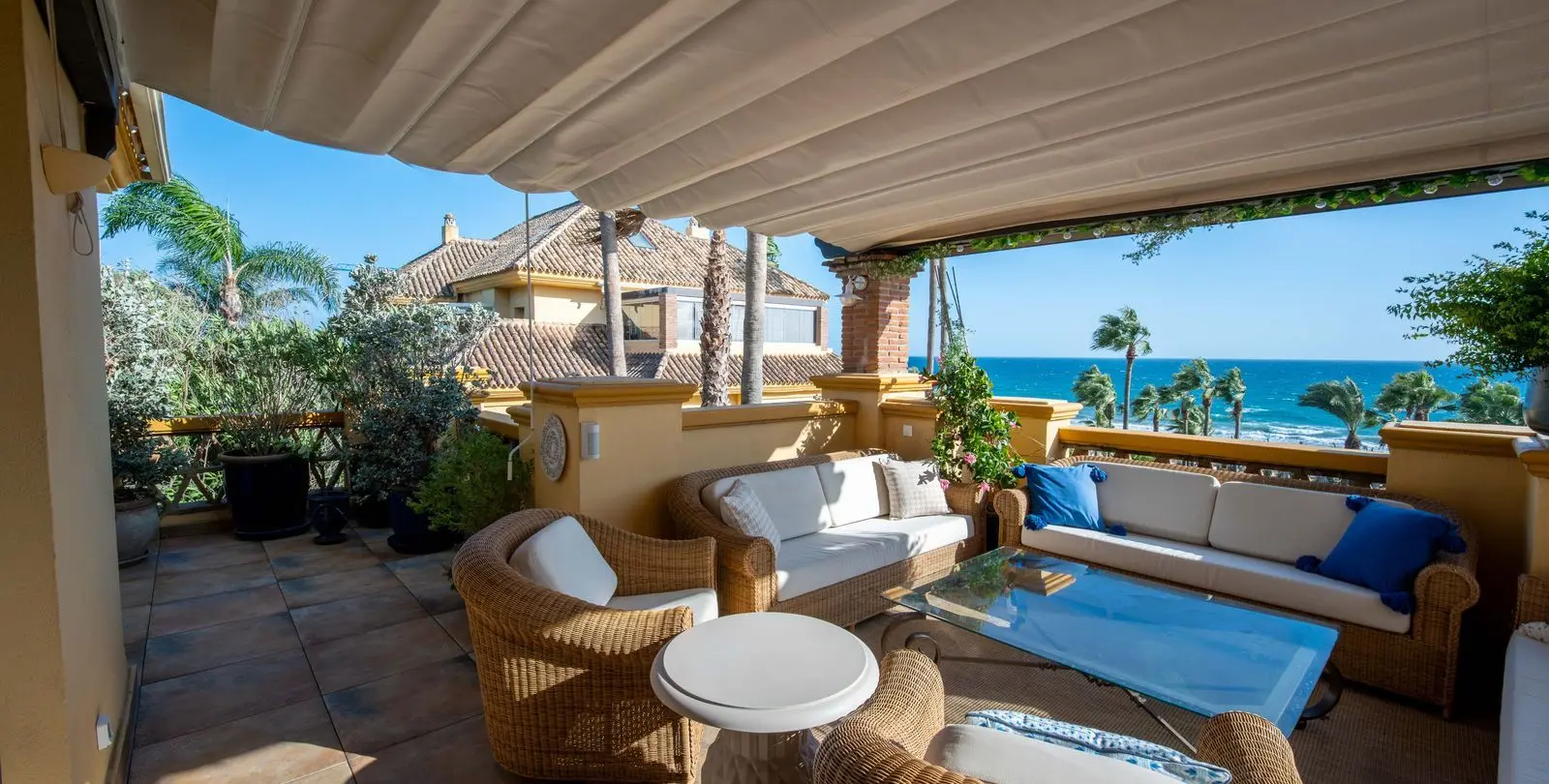 Venta de apartamento en planta media en Río Real 1