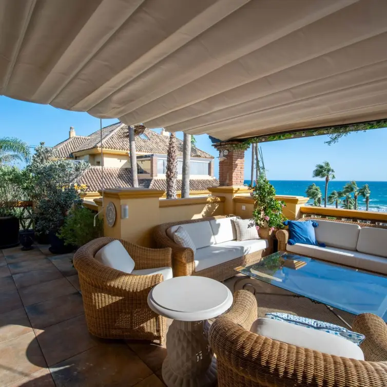 Venta de apartamento en planta media en Río Real